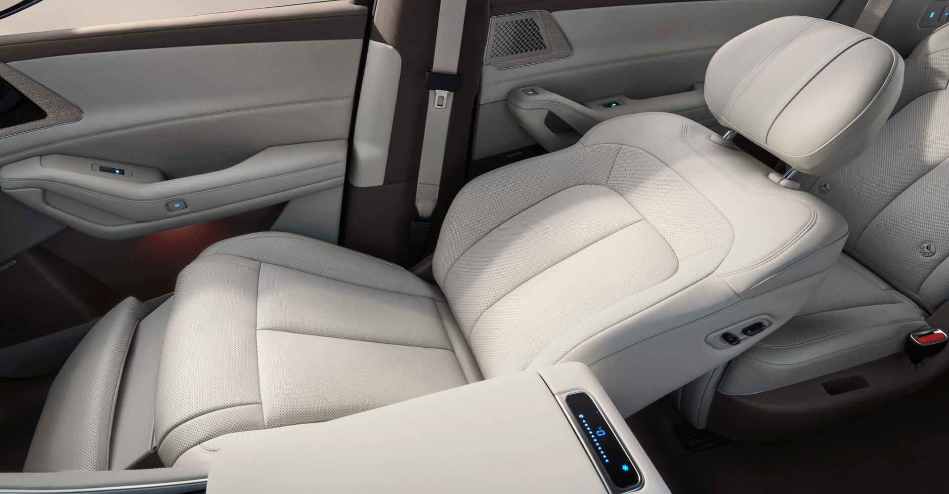 尊享前排 副驾零重力座椅 身心入云端